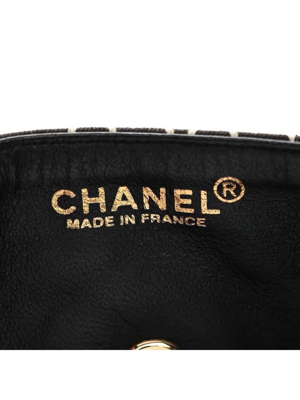 CHANEL indulge timeless